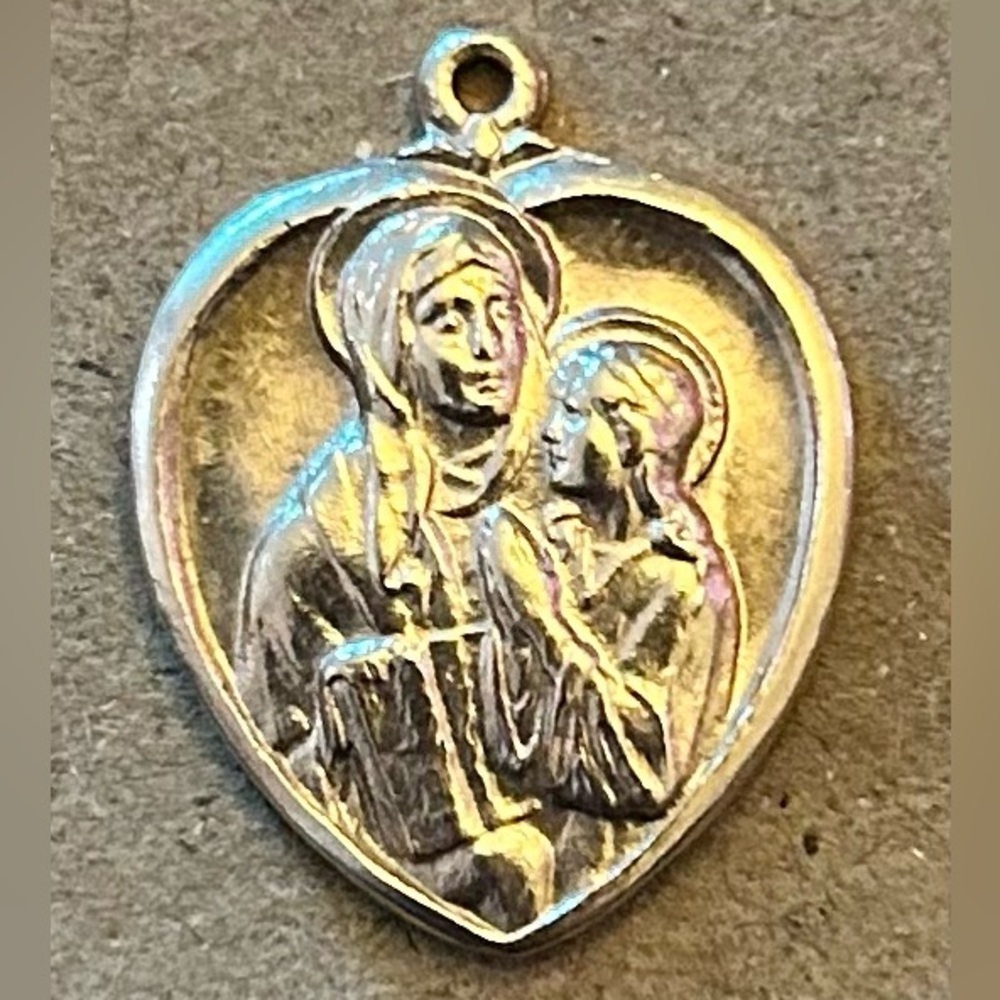 VINTAGE 70'S -SAINT ANNE HEART SHAPED GOLD FILLED 1/20 10K - GUARDIAN ANGEL